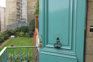 Un écrivain à l'honneur entre ombre et lumière
