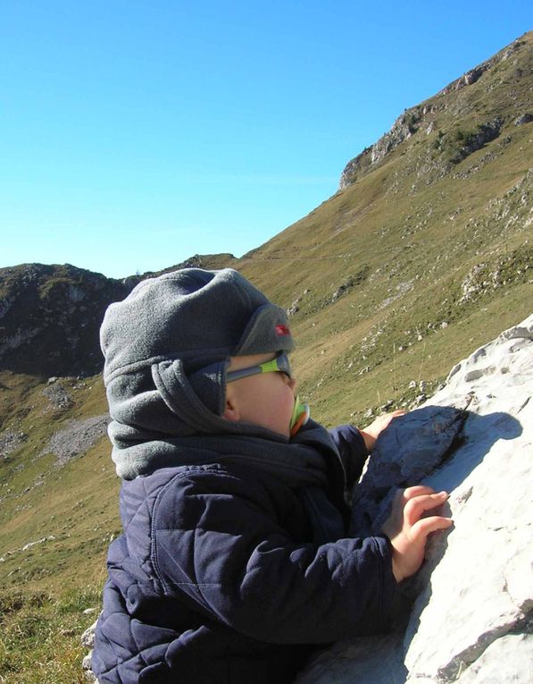 Parce que la montagne ce n'est pas que toute seule ! mais aussi avec deux loulous qui s'en donnent à coeur joie, là haut !