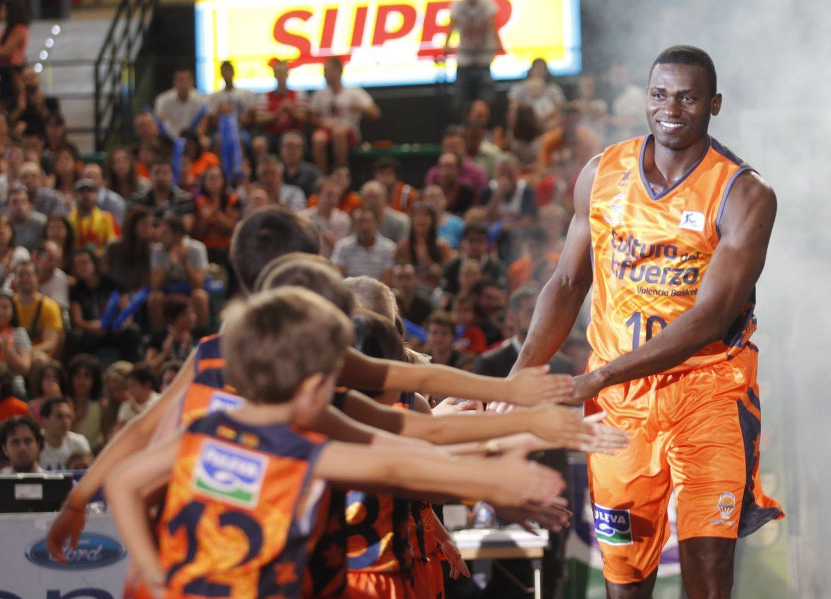 Romain Sato a l'intention d'accepter l'offre de Valence et se dirige vers un retour en Liga Endesa  (ACB). Le joueur semble avoir des garanties du club espagnol.  