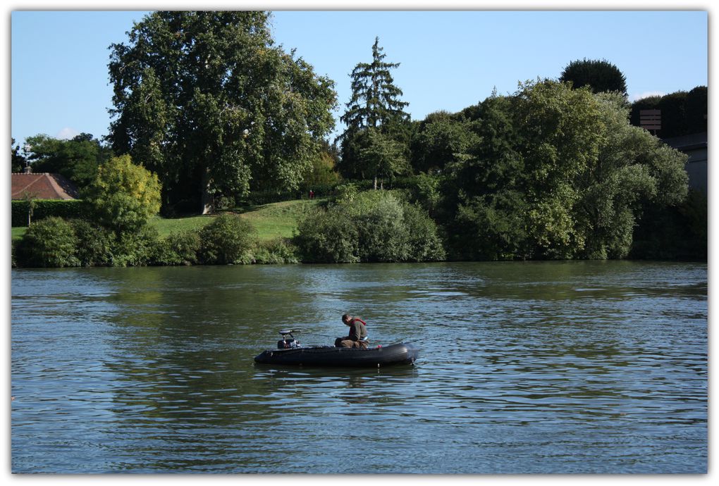 ... Et si vous vous voulez profiter un jour de ce paysage juste en bas de chez vous, la dernière tranche de la résidence devrait bientôt démarrer ! J'ai fait ces quelques photos en rentrant..