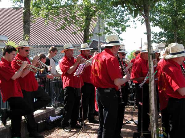 <P><STRONG><FONT color=#0080c0>&nbsp;&nbsp;&nbsp;&nbsp; Concours à Aurillac, 29 mai 2005&nbsp;&nbsp; -&nbsp;&nbsp; </FONT></STRONG><STRONG><FONT color=#0080c0>Photos : Jeanne Belot</FONT></STRONG></P>