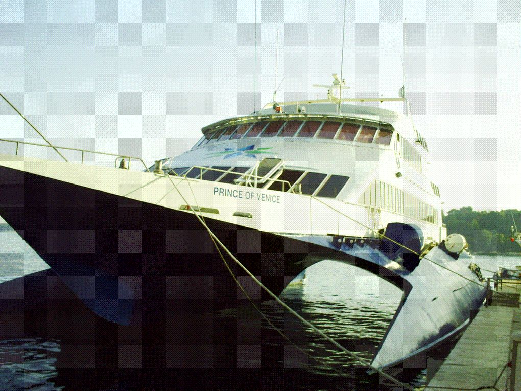 DIAPORAMA 5 PHOTOS - AU PORT VOUS POUVEZ VOUS RENDRE A VENISE !! ET OUI VENISE......HÉ ROCKO TU JOUES A L'AMÉRICAIN.........TU ACHÈTES LEQUEL..............J'AVAIS RAISON VRAIMEN LE CALIFORNIEN OU LE TEXAN
