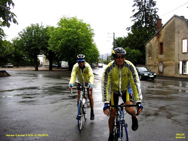 Dimanche 6 juin, sous le soleil, Jean Paul et Christian enfourchent leur bécane. Ils quittent leurs pénates méridionaux pour rallier Montbizot dans la Sarthe, à plus de huit cents kilomètres de St Georges d’Orques. 810 Km du 6 au 11 juin 2010