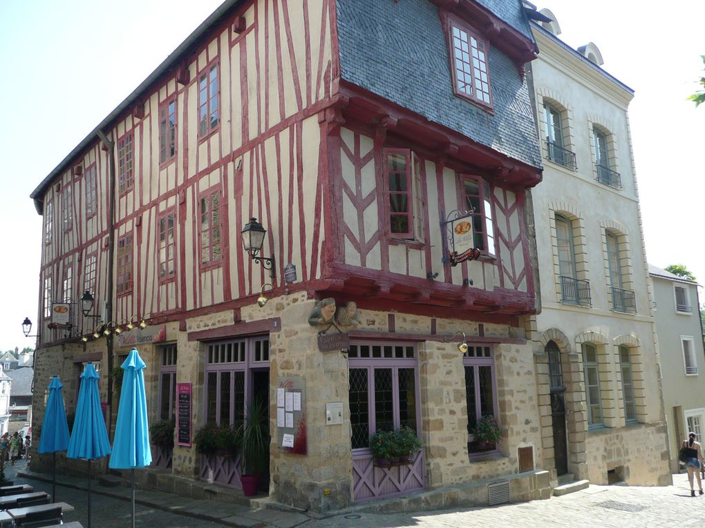 Le Morbihan (juillet 2013) en passant par Carnac et ses mégalithes; Erdeven; Le petit port de St Cado; la visite du Golfe en bateau; Vannes et ses habitations du moyen-âge ...
Une bonne cure d'air marin et la découverte de lieux hauts en énergie.