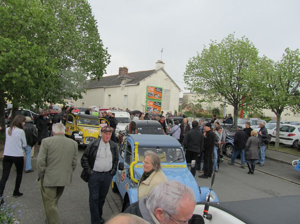 Vendredi 27 avril. Jour J. Les voitures sont réunies à Noyal-sur-Vilaine pour le grand Départ. Il pleut. Une motivation supplémentaire pour partir en Turquie