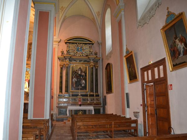L'intérieur de Notre-Dame-de-l ’Assomption de Bellevaux