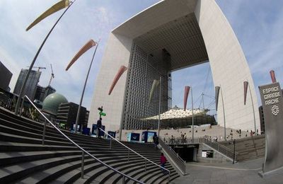 La Défense : un marocain tué après avoir menacé des policiers à l'arme blanche