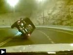 2videos: Un 4x4 roule sur 2 roues + Truck drifting sur route verglacée