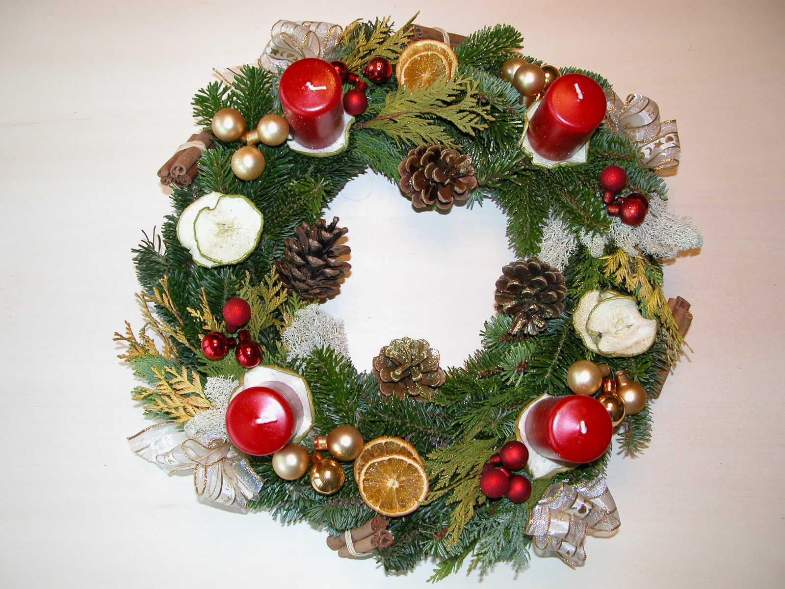 Modele De Couronne De Noel A Faire Soi Meme COURONNES DE NOEL A VENDRE : EN KIT A REALISER SOI-MEME, OU BIEN TOUTES  FAITES - L'Atelier Bambou