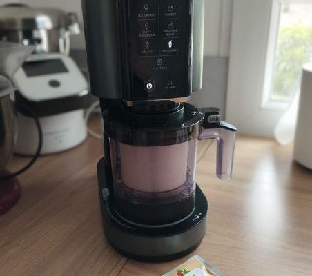 Milkshake fraise lyophilisée Izilyo et glace à la vanille Ninja Kitchen  Aviquali 