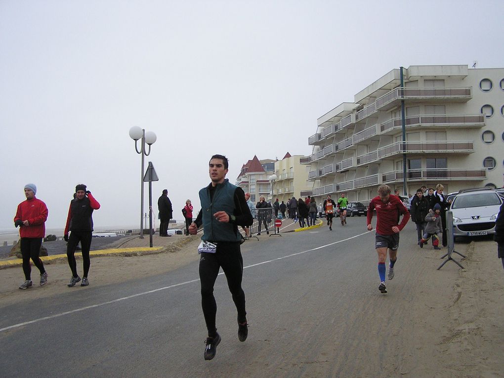 environ 150 photos du trail D2B entre Le Touquet et Berck Sur Mer, le 24 janvier 2010