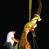 "Yohk Chofah" (ยกช่อฟ้า) - Le levage des "bouquets d'air" - Noy et Gilbert en Thaïlande