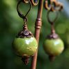 Boucles d'oreilles vert anis céramique irisée et cuivre