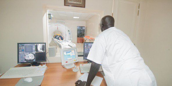 Exercice illégal de médecine au Tchad: un radiologue suspendu au Cameroun exerce impunément à Tchad