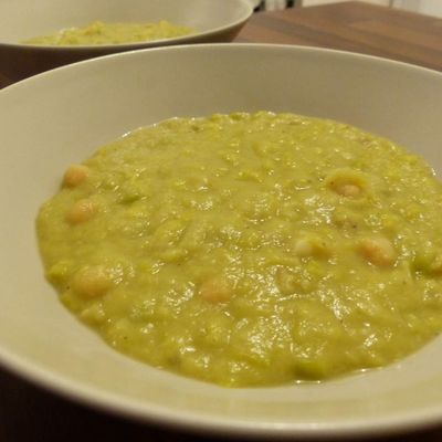 Soupe aux poireaux et aux pois chiches