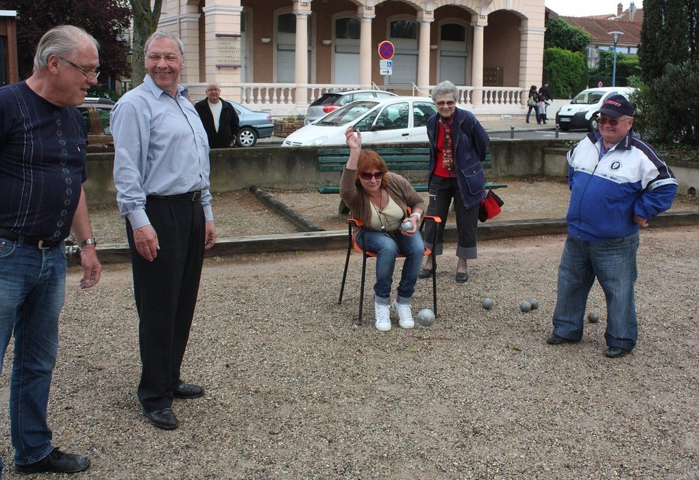 A cette Pétanque....Tout le monde peut jouer....et on rigole bien !