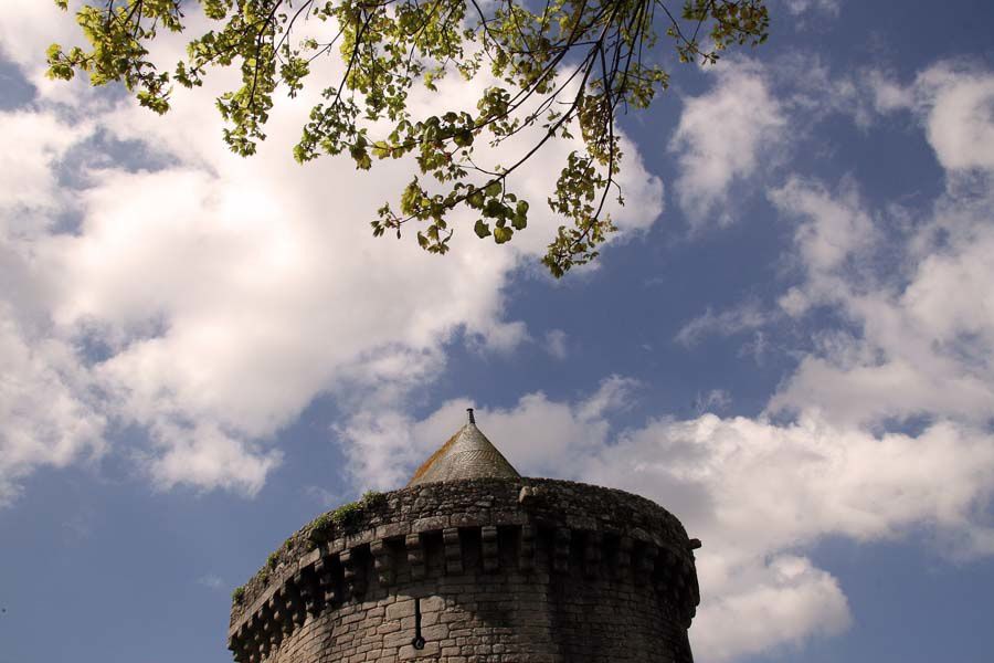 Les remparts de la ville de Guérande au printemps