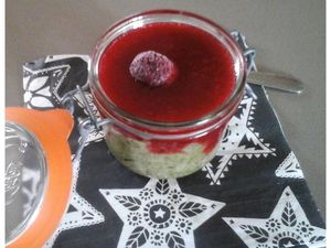 Pudding de chia et coulis de framboises