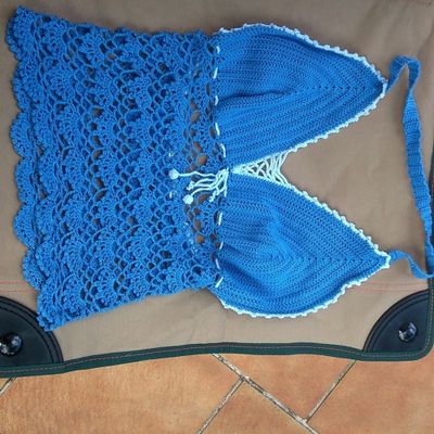 Bustier bleu fait au crochet