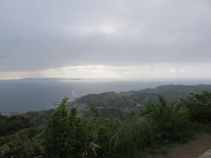 Là c'est un peu brumeux mais par delà la baie on peut voir le Mont Fuji quand il fait beau (il parrait)