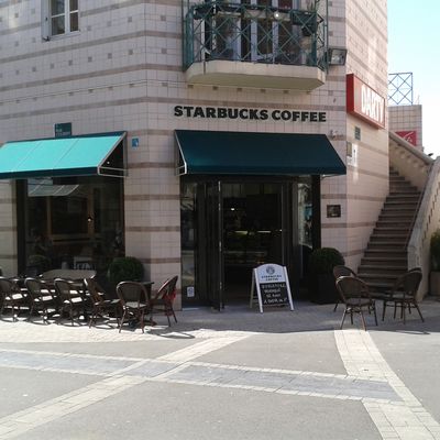 Ouverture du Starbucks vendredi à 08h00 !! - Mise à jour 2