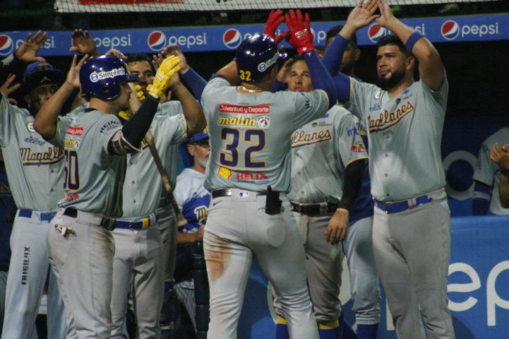 Martínez y Cuadrado guiaron a Magallanes para completar barrida frente a Caribes en Puerto La Cruz 