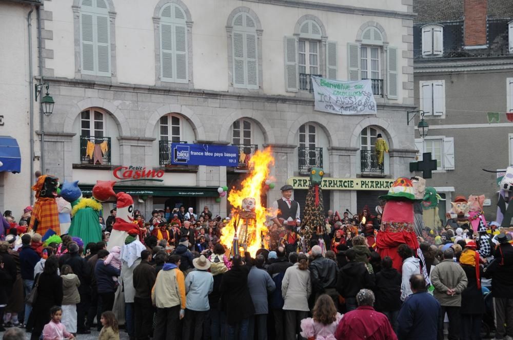 Album - CARNAVAL A TARDETS : LES COULEURS DE LA HAUTE SOULE