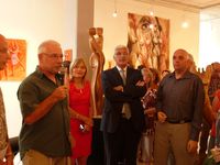 Le vernissage en images. En présence de Philippe Croizon et de Claude Bertaud, Président du Conseil Général de la Vienne.