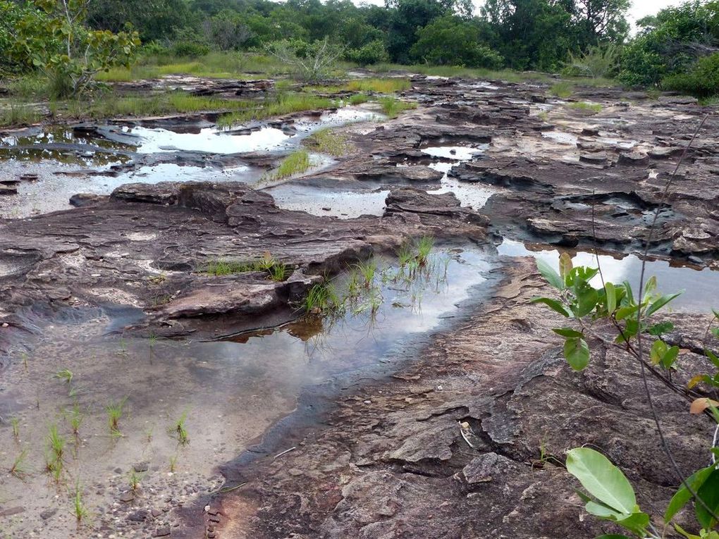 Sao Chaliang et Lan Hin Taek (province de Ubon Ratchathani)