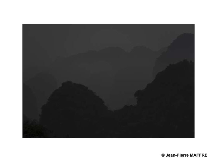 Hang Mua, au nord du Vietnam, est le sommet à partir duquel on peut observer la vallée de la Baie d’Halong terrestre.