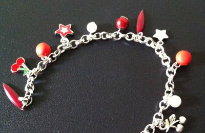 bracelet breloques rouge/blanc