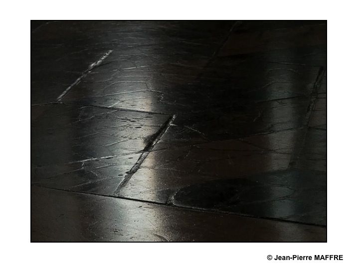De la cathédrale à l’église la plus modeste chaque édifice propose, selon les moments de la journée, une palette changeante de couleurs.
