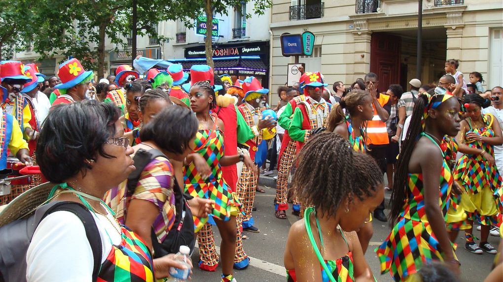 Samedi 4 juillet 2009 ,Carnaval Tropical de Paris 2009, à l'initiative de la Mairie de Paris (Délégation Générale à l'Outre-Mer)...Départ a été donné a 14h Place de la Nation 75011 et  Arrivée fut vers 20h a la Porte de Pantin ....ce fut