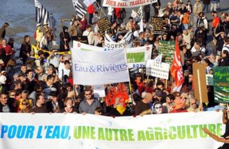 Manifestation contre la prolifération des algues vertes (AFP)