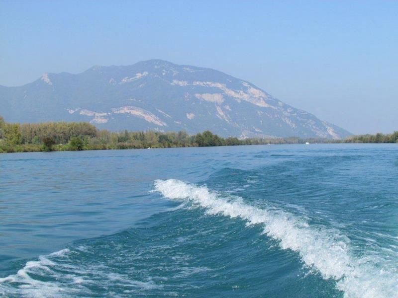 Paysages du Bugey vus du Rhône.