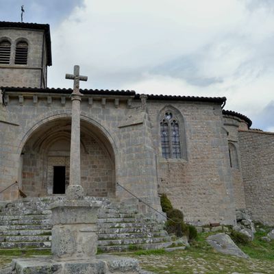 Le charmant village médiéval de Montarcher dans la Loire! 