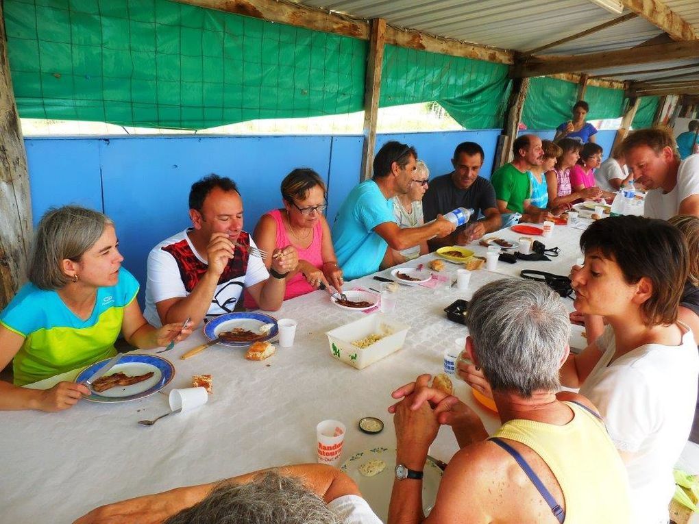 Avec un repas partagé (de l’apéritif au rangement)