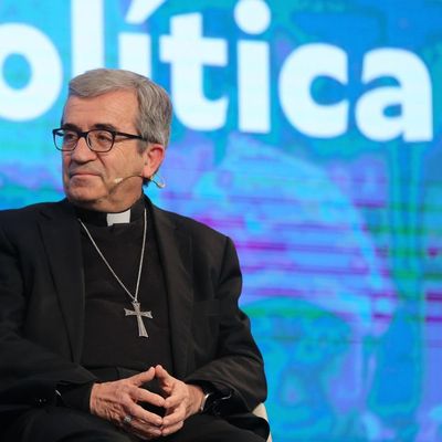 El presidente de los obispos salta a la política: pide elecciones anticipadas y participa en actos con Abascal 