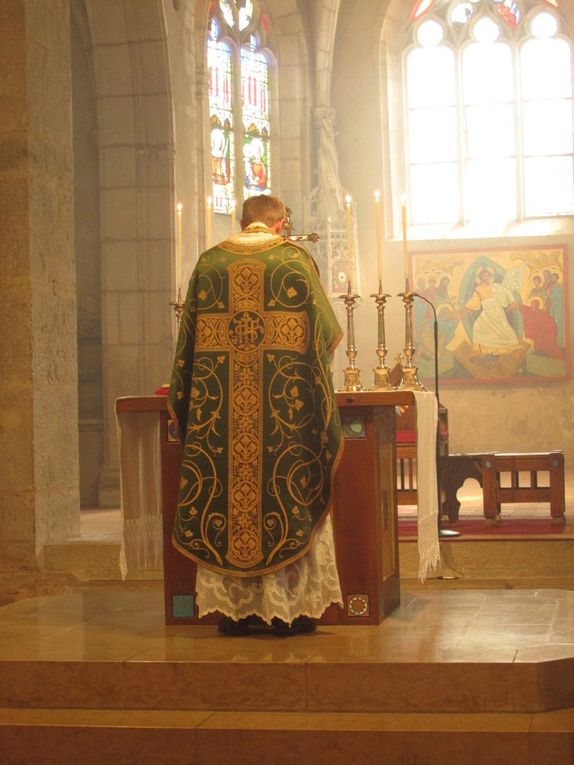                   Première messe à Villars de M. l’abbé Henri LAROCHE, ordonné en la cathédrale St Louis de Versailles le 24 juin. 