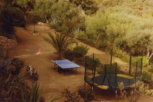 Villa&nbsp;Pierre avec mini chalet additif, l'ensemble pour 7 &agrave; 8 personne. En direct dans son jardin privatif arbor&eacute; et fleuri face &agrave; la mer. 1 grande chambre, 1 chambre alc&ocirc;ve avec une grande fen&ecirc;tre, second lit dou