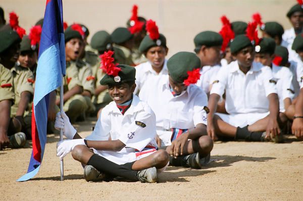 <p>Janvier 07 - Je suis ravie de vous faire partager un peu plus de ce chouette voyage de 24 jrs en Inde du Sud dans les Etats du Kerala et Tamil Nadu. J'esp&egrave;re que ces clich&eacute;s vous plairont, vous toucheront, vous donneront une petite id&eacute;e de ces agr&eacute;ables endroits, de l'ambiance, ...&nbsp;(mais l&agrave; c'est biais&eacute; par mon oeil), voire vous donneront envie des les d&eacute;couvrir en r&eacute;el.</p>
<p>N'h&eacute;sitez pas &agrave; me faire part de vos rem