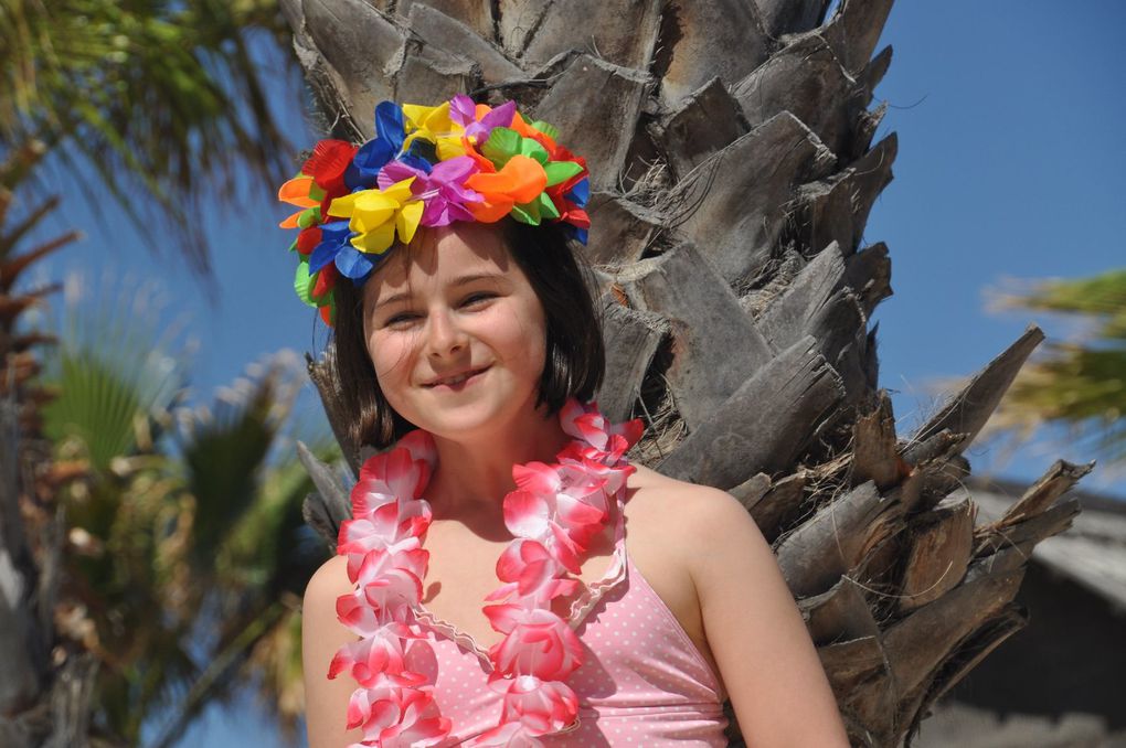 Voyage fabuleux et surnaturel dans la République du Kon Tiki... Village polynésien à 3km de St Tropez.
De notre hutte plantée sur la plage, à l'ombre des palmiers, nous avons vécu ces vacances de Pâques 2012 comme un rêve éveillé.