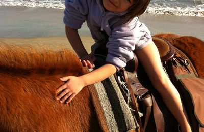 A cheval sur la plage...