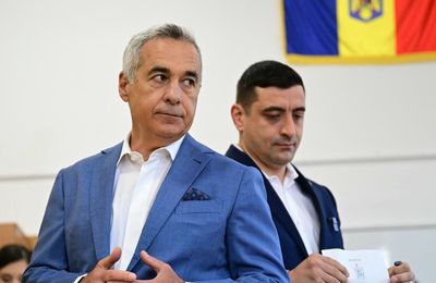 Présidentielle en Roumanie : le candidat d'extrême droite largement en tête du premier tour
