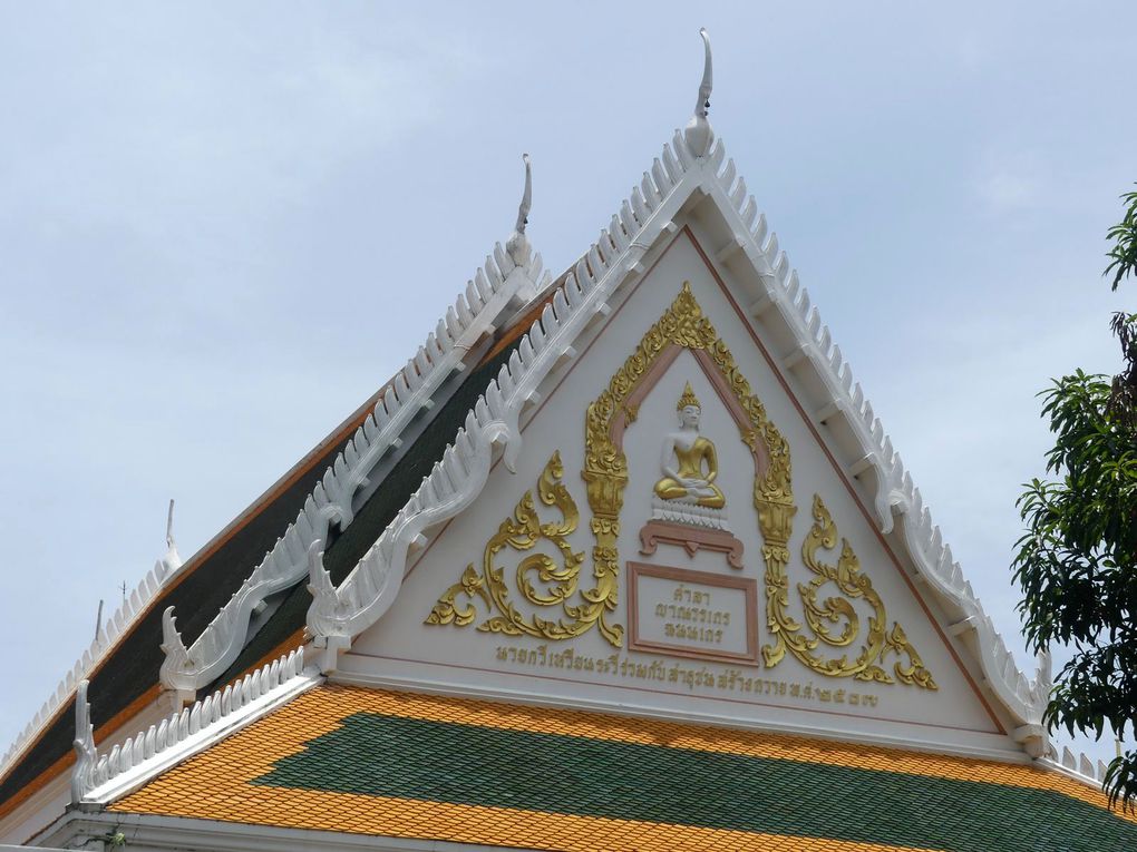 Wat Chong Lom Na Klua