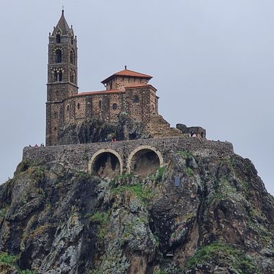 Dimanche 19 mai - visite du Puy en Velay / le sanctuaire St Michel d’Aiguilhe