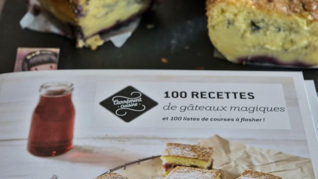 Gâteau magique aux myrtilles et à la noix de coco