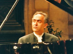 El Bacha en trio en 1997 avec Xavier Phillips et Régis Pasquier et en 2002 avec le quatuor Parisii