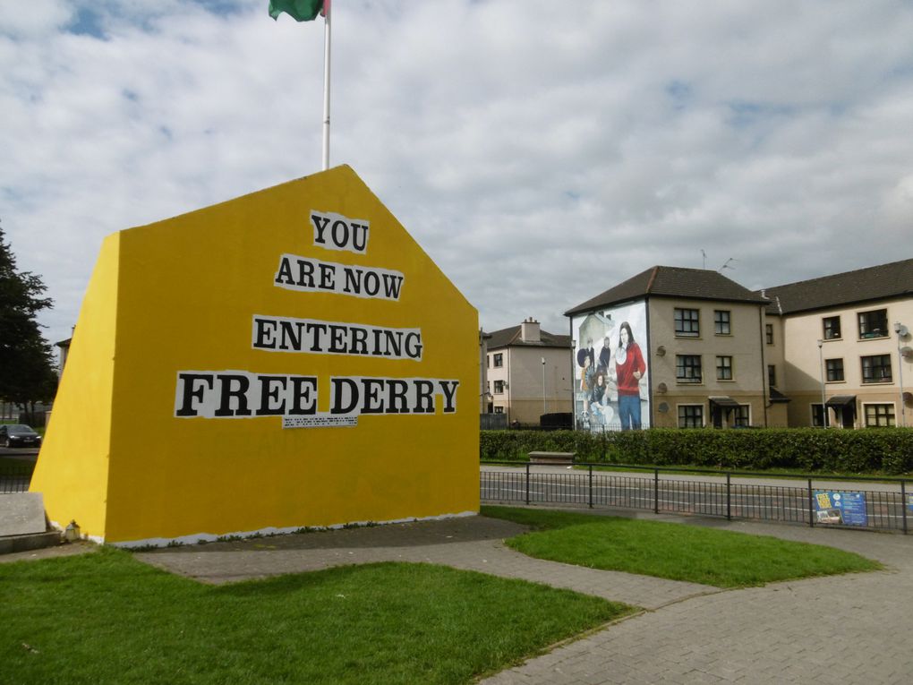 les "murals" de Derry , à la mémoire des victimes républicaines.de l'Irlande