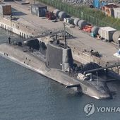 Arrivée à Busan d'un sous-marin nucléaire du porte-avions HMS Queen Elizabeth | AGENCE DE PRESSE YONHAP